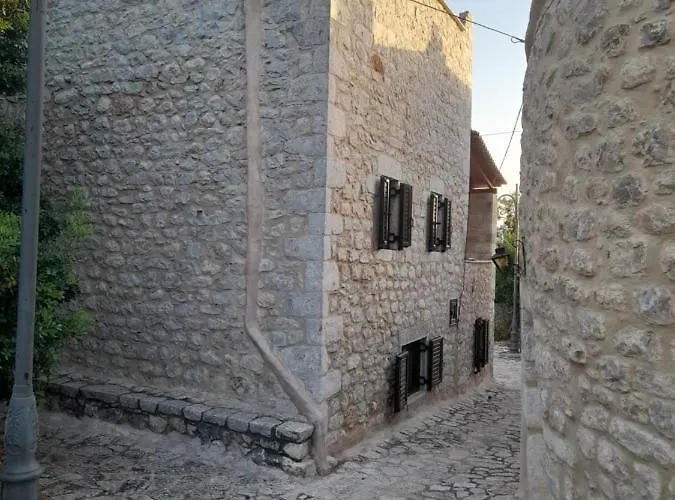 Stonehouse In Mani Penisula Koíta